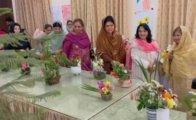 صوبائی وزیر تعلیم راحیلہ حمید خان درانی کا گورنمنٹ گرلز کالج کواری روڈ کا دورہ، ماحولیاتی نمائش کا افتتاح