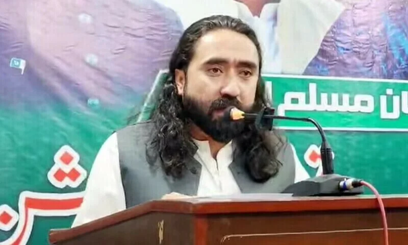 کوئٹہ: بلوچستان سیکرٹریٹ ایسوسی ایشن کے صدر کامریڈ یونس زہری، جنرل سیکرٹری حاجی محمد قائم خان کاکڑ اور موجودہ کابینہ نے جہانگیر خان کاکڑ کو محکمہ خزانہ بلوچستان کا سیکرٹری مقرر ہونے پر دلی مبارکباد پیش کی ہے۔