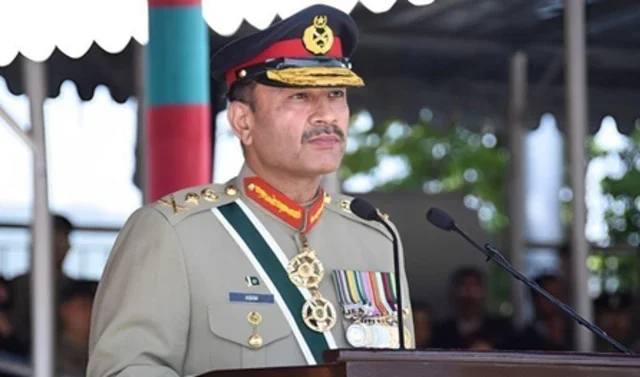 غیر متزلزل عزم: آرمی چیف جنرل سید عاصم منیر نے ژوب میں فرنٹ لائن جوانوں کے ساتھ عید منائی، غیر ملکی سرپرستی میں ہونے والی دہشتگردی کو کچلنے کے عزم کا اعادہ