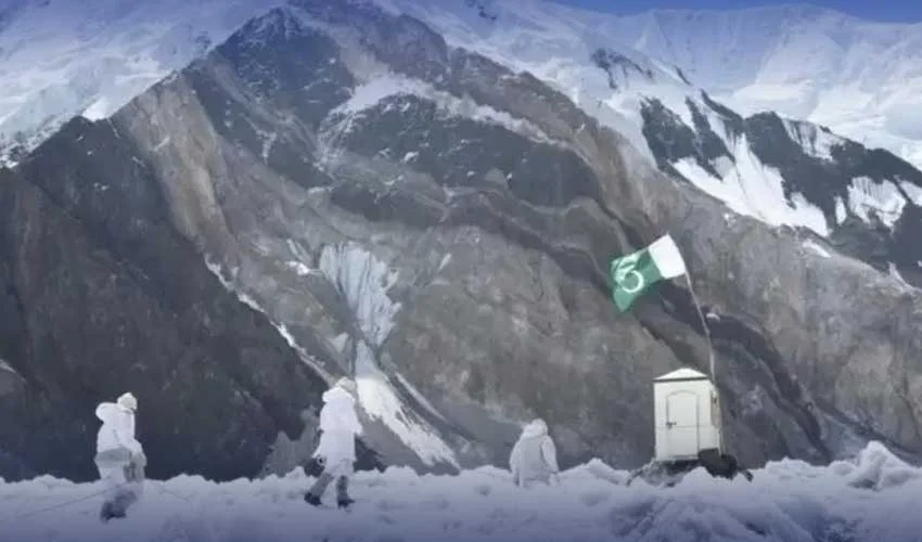 سرحدوں پر عید: ایل او سی پر تعینات پاک فوج کے جوانوں کی قوم کو عید مبارک، دفاعِ وطن کے غیر متزلزل عزم کا اعادہ