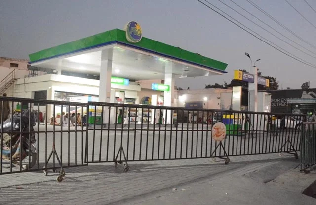 کوئٹہ انتظامیہ کی بڑی کارروائی: 68 غیر قانونی پیٹرول پمپس سیل، 52 افراد گرفتار