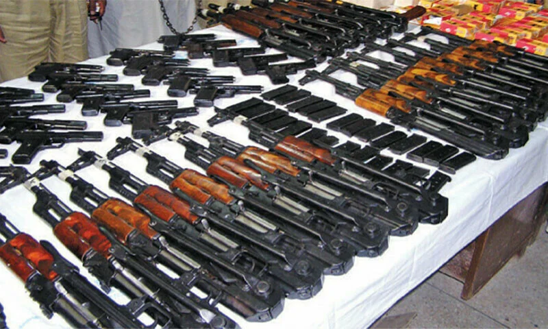 چاغی میں ایف سی کی کارروائی: 25 کلو افیون، اسلحہ برآمد، ایک مشتبہ شخص گرفتار