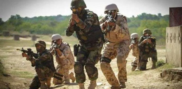 کوئٹہ ٹرین بم دھماکے کے بعد سیکیورٹی فورسز نے بلوچستان کے مختلف اضلاع میں 17 دہشت گردوں کو ہلاک کر دیا: آئی ایس پی آر