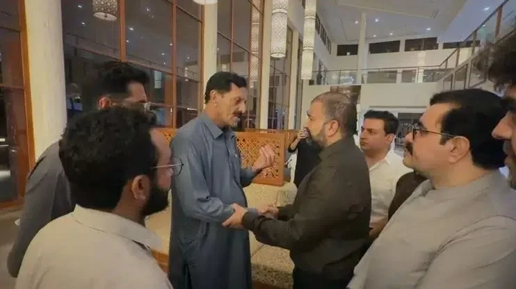 "پاکستان آپ کے ساتھ کھڑا ہے" — وزیراعلیٰ بلوچستان سرفراز بگٹی کی ڈاکٹر ماہ نور نثار سے ملاقات