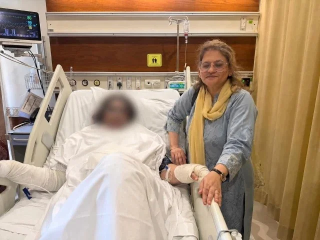 کوئٹہ تیزاب حملہ ڈاکٹر ماہ نور کی حالت مستحکم، بینائی محفوظ، اے کے یو ایچ میں علاج جاری