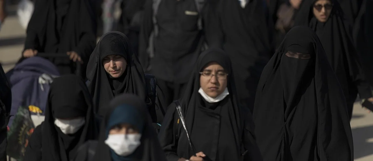 افغان طالبان رجیم کا خواتین کے خلاف کریک ڈاؤن؛ لباس کی آڑ میں جبری گرفتاریاں، عالمی برادری سراپا احتجاج