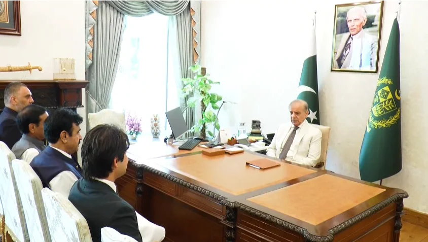 وزیر اعظم شہباز شریف سے ارکانِ قومی اسمبلی کی ملاقاتیں، حلقوں میں ترقیاتی منصوبوں اور سیاسی صورتحال پر مشاورت