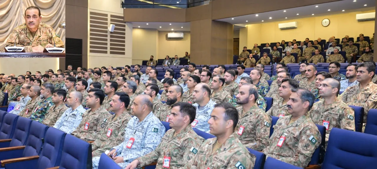 بدلتی جنگی حکمتِ عملی کے تحت مسلح افواج تیار ہیں،فیلڈ مارشل