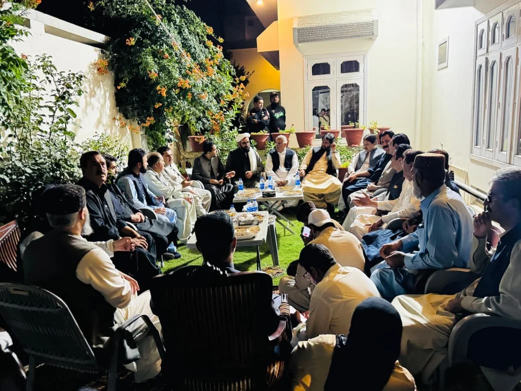 سانحہ زیارت: حکومتی وفد اور دھرنا کمیٹی کے درمیان مذاکرات
