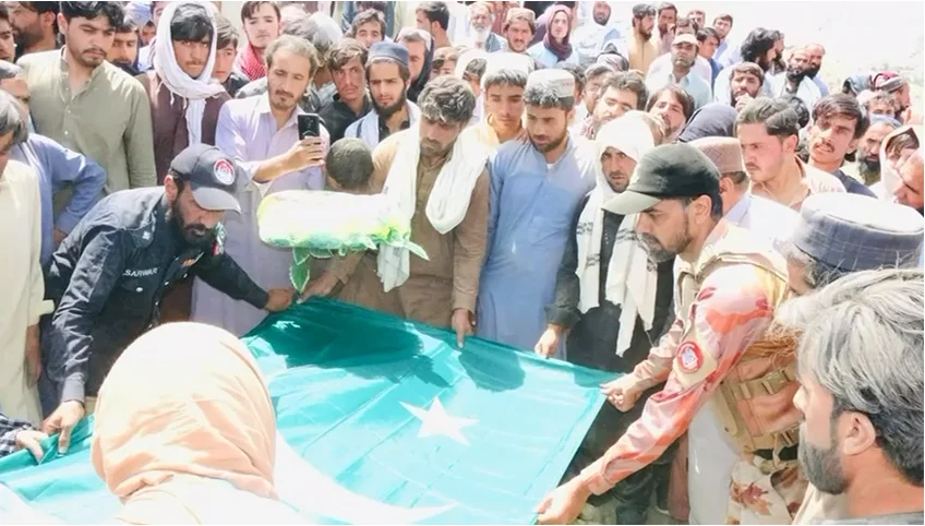 فرنٹیئر کور کے سینئر افسران کی زیارت حملے کے شہدا کے لواحقین سے ملاقات