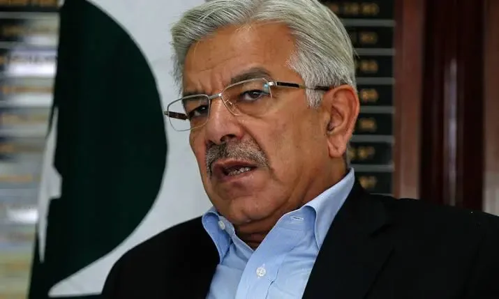 فوجی جوانوں کی قربانی کو تنخواہ سے جوڑنا اخلاقی بے حسی ہے،  خواجہ آصف