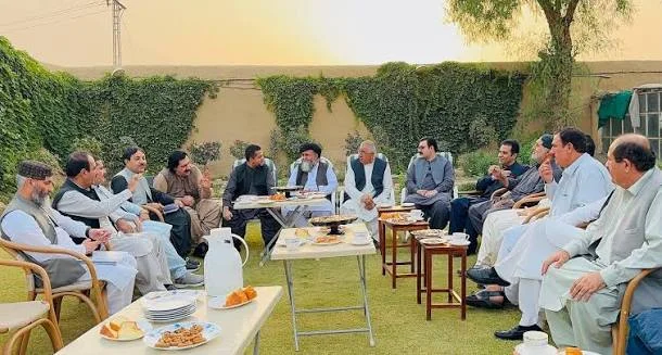 سانحہ زیارت دھرنا، حکومتی وفد اور لواحقین میں مذاکرات کا اہم دور شروع