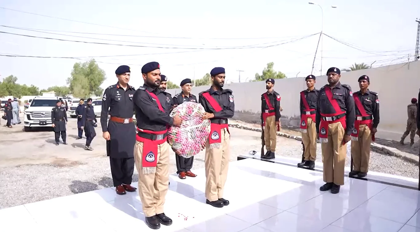 یوم شہدائے پولیس: آئی جی ایف سی بلوچستان (ساؤتھ) کا پولیس لائن تربت کا دورہ، شہداء کو خراج عقیدت