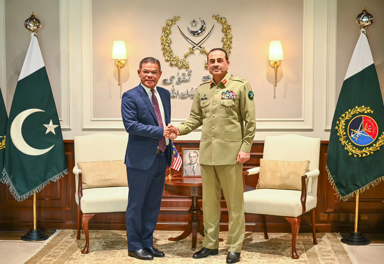 پاک ملائیشیا دفاعی تعاون مزید وسیع کرنے پر متفق، جی ایچ کیو میں اہم ملاقات
