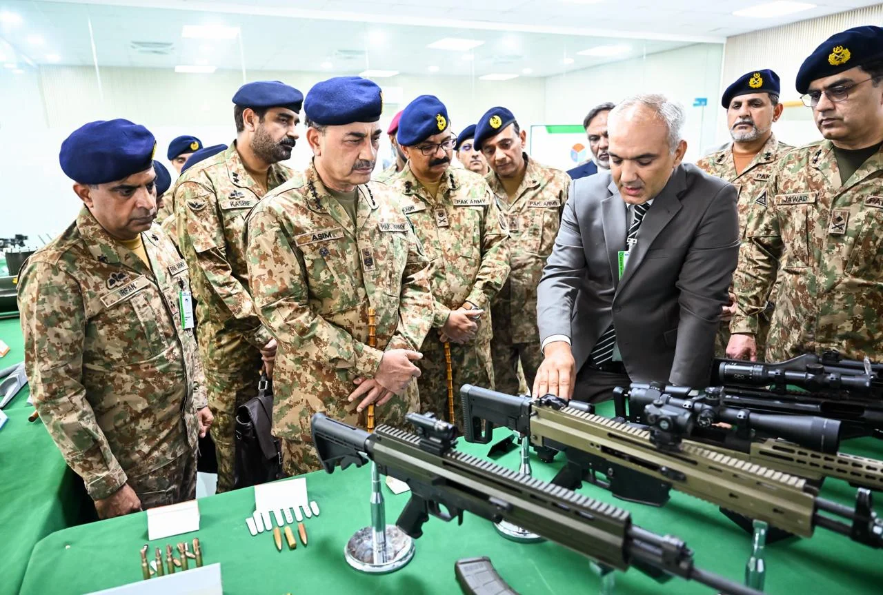 فیلڈ مارشل عاصم منیر کا پی او ایف واہ کا دورہ، جدید دفاعی صلاحیتوں اور تنظیمی اصلاحات کا جائزہ