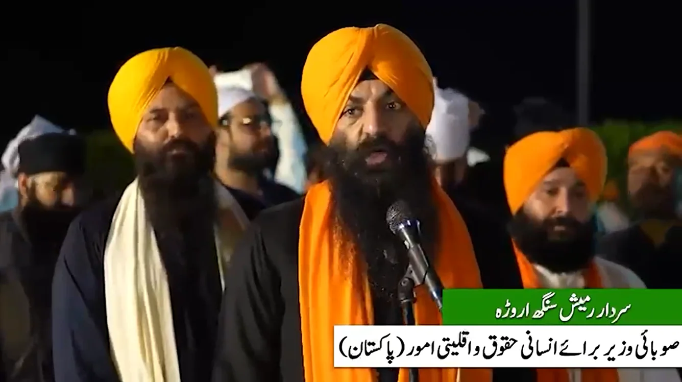 کرتارپور راہداری پر پاکستانی سکھ زیرو لائن پہنچ گئے، بھارت میں رکاوٹ
