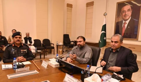 کوئٹہ دھماکہ: محسن نقوی اور میر سرفراز بگٹی کی زیرِ صدارت اعلیٰ سطحی سیکیورٹی اجلاس، آئی جی بلوچستان کی ابتدائی رپورٹ پیش