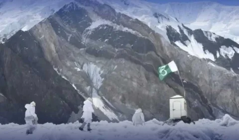 سرحدوں پر عید: ایل او سی پر تعینات پاک فوج کے جوانوں کی قوم کو عید مبارک، دفاعِ وطن کے غیر متزلزل عزم کا اعادہ