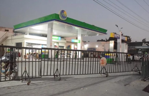 کوئٹہ انتظامیہ کی بڑی کارروائی: 68 غیر قانونی پیٹرول پمپس سیل، 52 افراد گرفتار