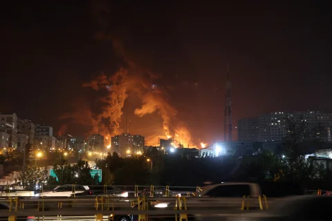 مشرقِ وسطیٰ میں نیا تنازع شدت اختیار کر گیا، ایران کا اسرائیل پر بڑا میزائل حملہ؛ ٹرمپ کی فوری سفارتی مداخلت