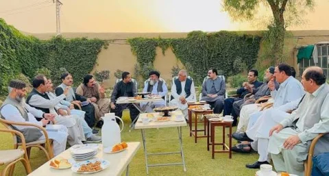 سانحہ زیارت دھرنا، حکومتی وفد اور لواحقین میں مذاکرات کا اہم دور شروع