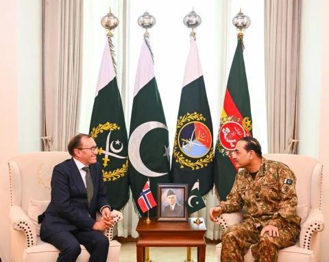 ناروے کے وزیر خارجہ کی جی ایچ کیو میں فیلڈ مارشل سید عاصم منیر سے اہم ملاقات، دفاعی تعاون پر اتفاق