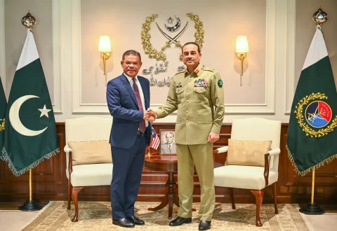 پاک ملائیشیا دفاعی تعاون مزید وسیع کرنے پر متفق، جی ایچ کیو میں اہم ملاقات