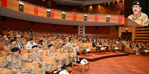 جی ایچ کیو میں ترک مسلح افواج کے 104 ویں یوم فتح کی پُروقار تقریب